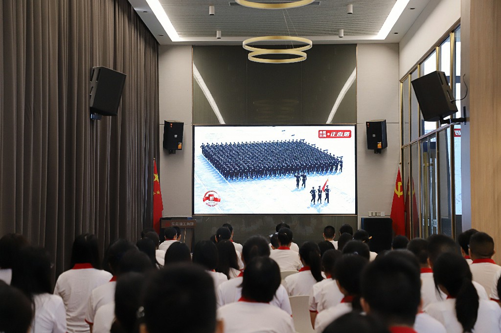 铭记历史 捍卫和平丨集团组织全体员工观看纪念中国人民抗日战争暨世界反法西斯战争胜利80周年大会(图4)