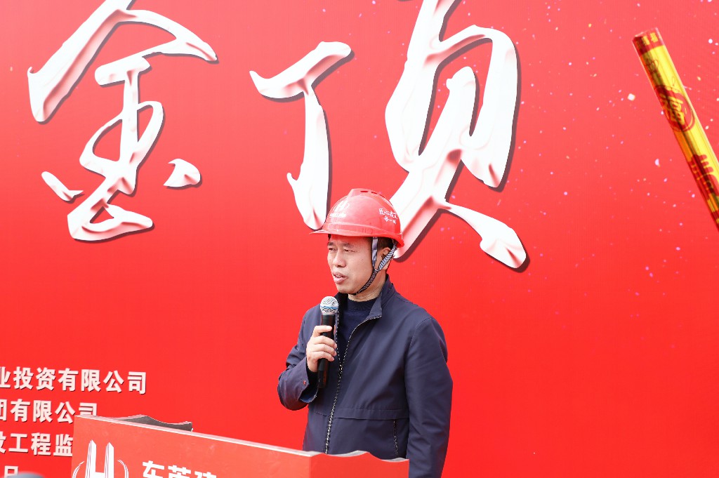 匠心筑就品质，共鉴美好新篇丨热烈祝贺上群花园二期项目喜封金顶(图2)